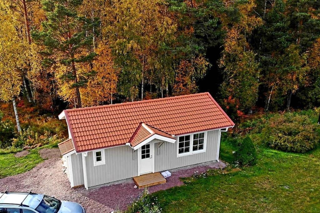 Nybyggd Stuga Intill Skogsbrynet - New Built Cottage Next To The Cowberry Forest 莫拉 外观 照片