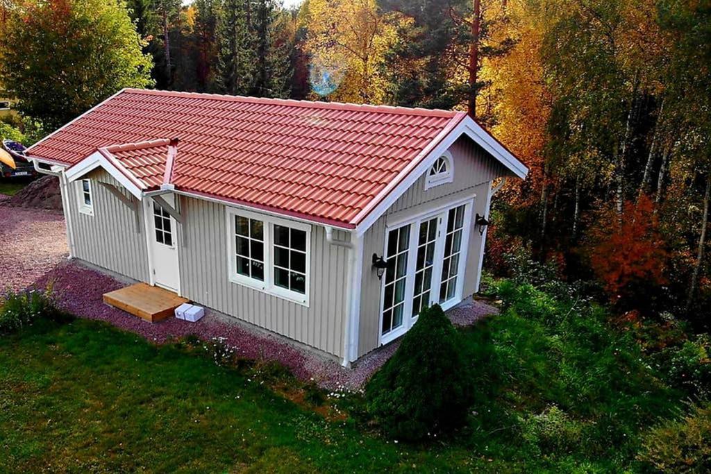 Nybyggd Stuga Intill Skogsbrynet - New Built Cottage Next To The Cowberry Forest 莫拉 外观 照片