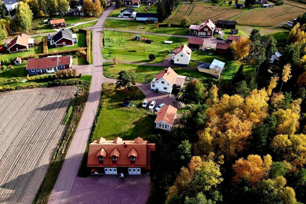Nybyggd Stuga Intill Skogsbrynet - New Built Cottage Next To The Cowberry Forest 莫拉 外观 照片