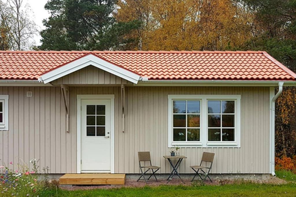 Nybyggd Stuga Intill Skogsbrynet - New Built Cottage Next To The Cowberry Forest 莫拉 外观 照片